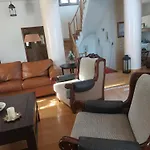 θαλλώ Luxurious *