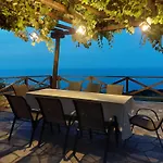 θαλλώ Luxurious