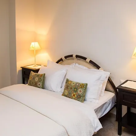 θαλλώ Luxurious