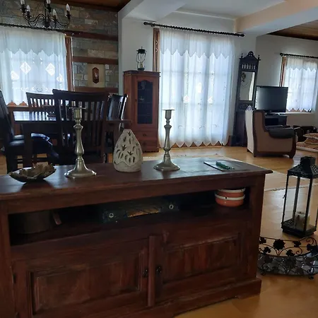 θαλλώ Luxurious