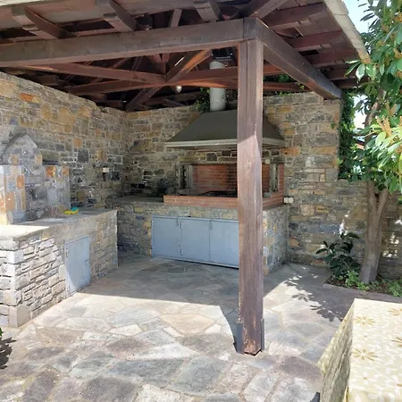 θαλλώ Luxurious Tsagarada