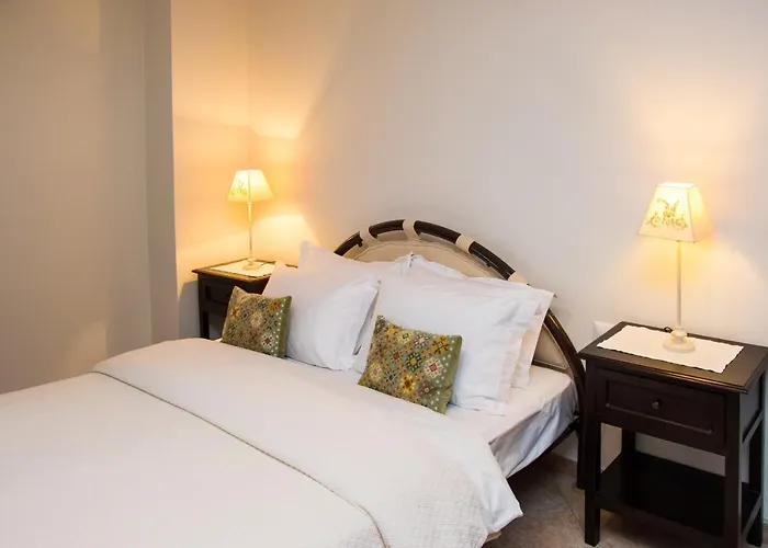 θαλλώ Luxurious