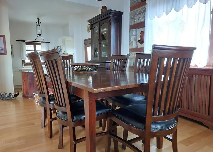 θαλλώ Luxurious Τσαγκαράδα