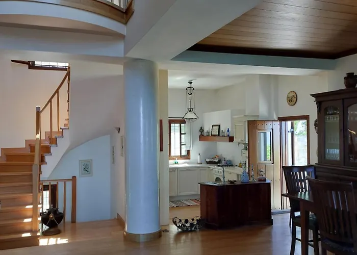 θαλλώ Luxurious * Τσαγκαράδα