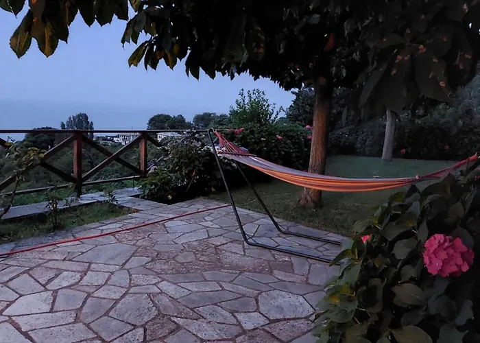 θαλλώ Luxurious Τσαγκαράδα